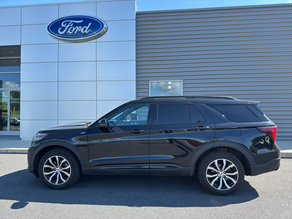 2025 Ford Explorer ST-Line photo 8