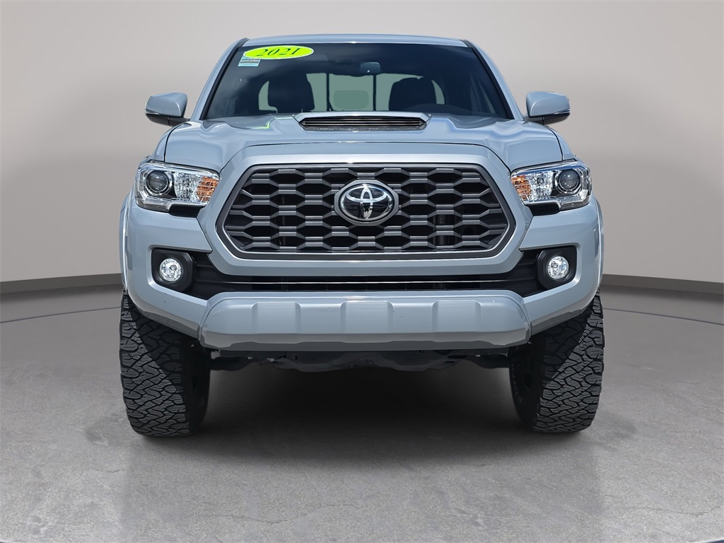 2021 Toyota Tacoma TRD Sport photo 2