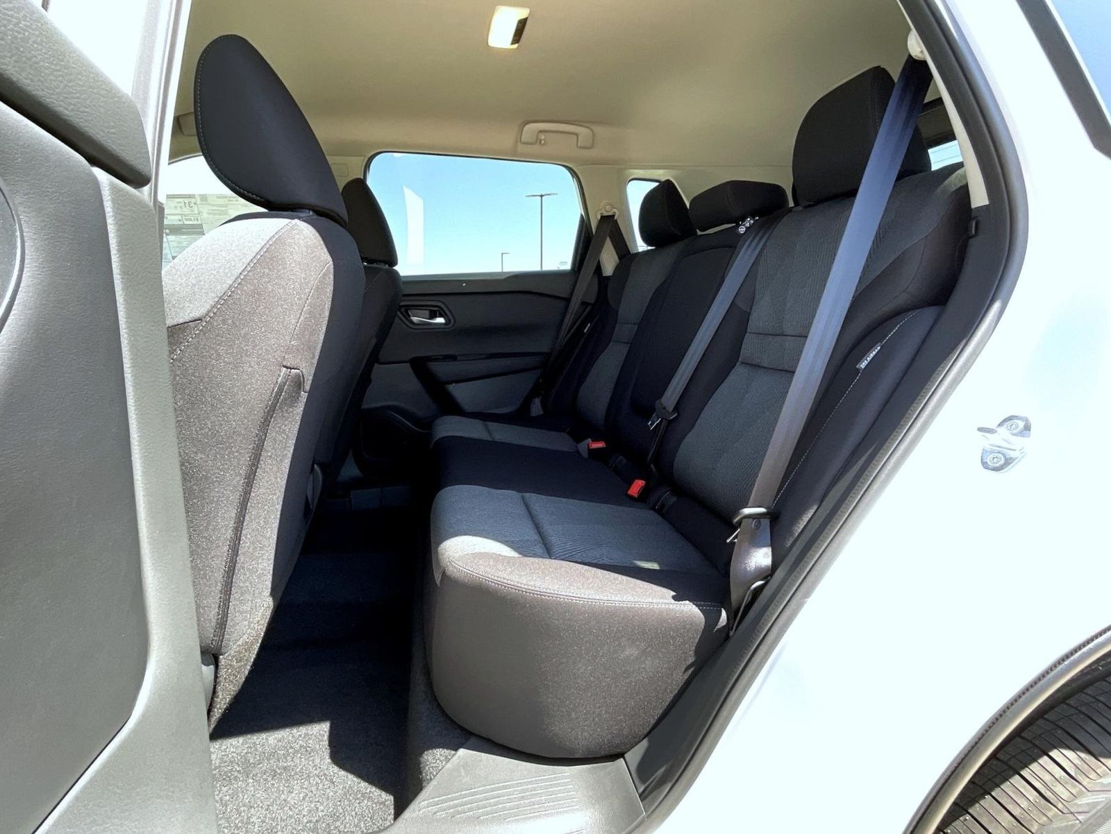 2026 Nissan Rogue SV photo 10