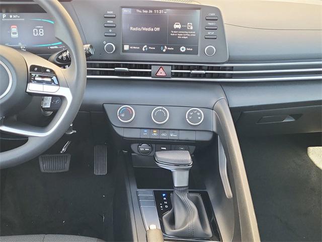 2025 Hyundai Elantra SE photo 14