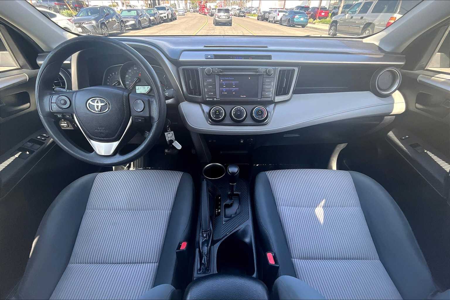 2014 Toyota RAV4 LE photo 14