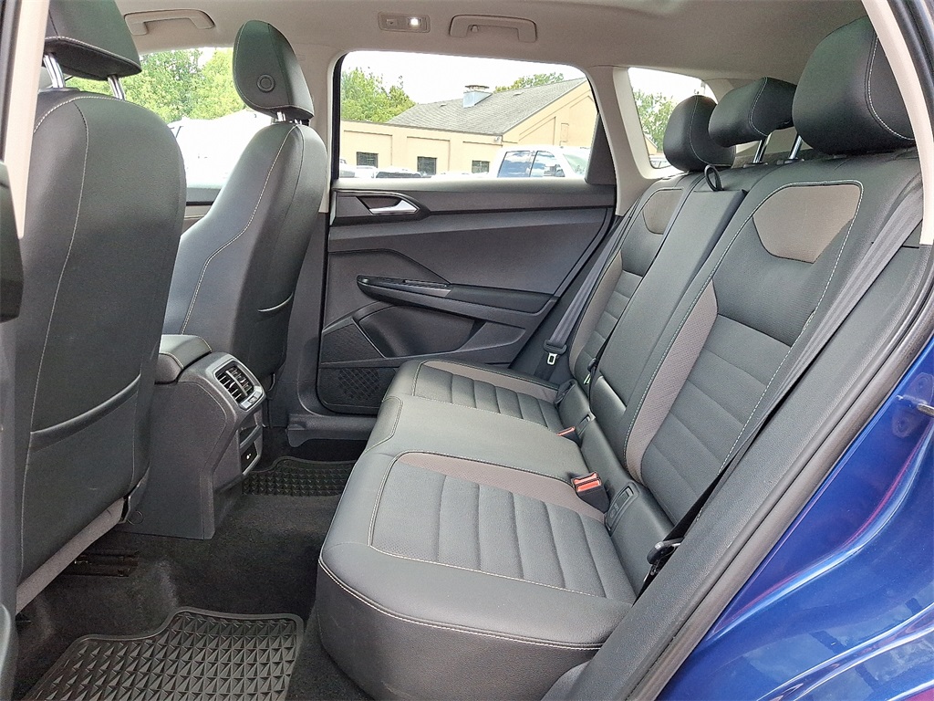 2022 Volkswagen Taos SEL photo 10