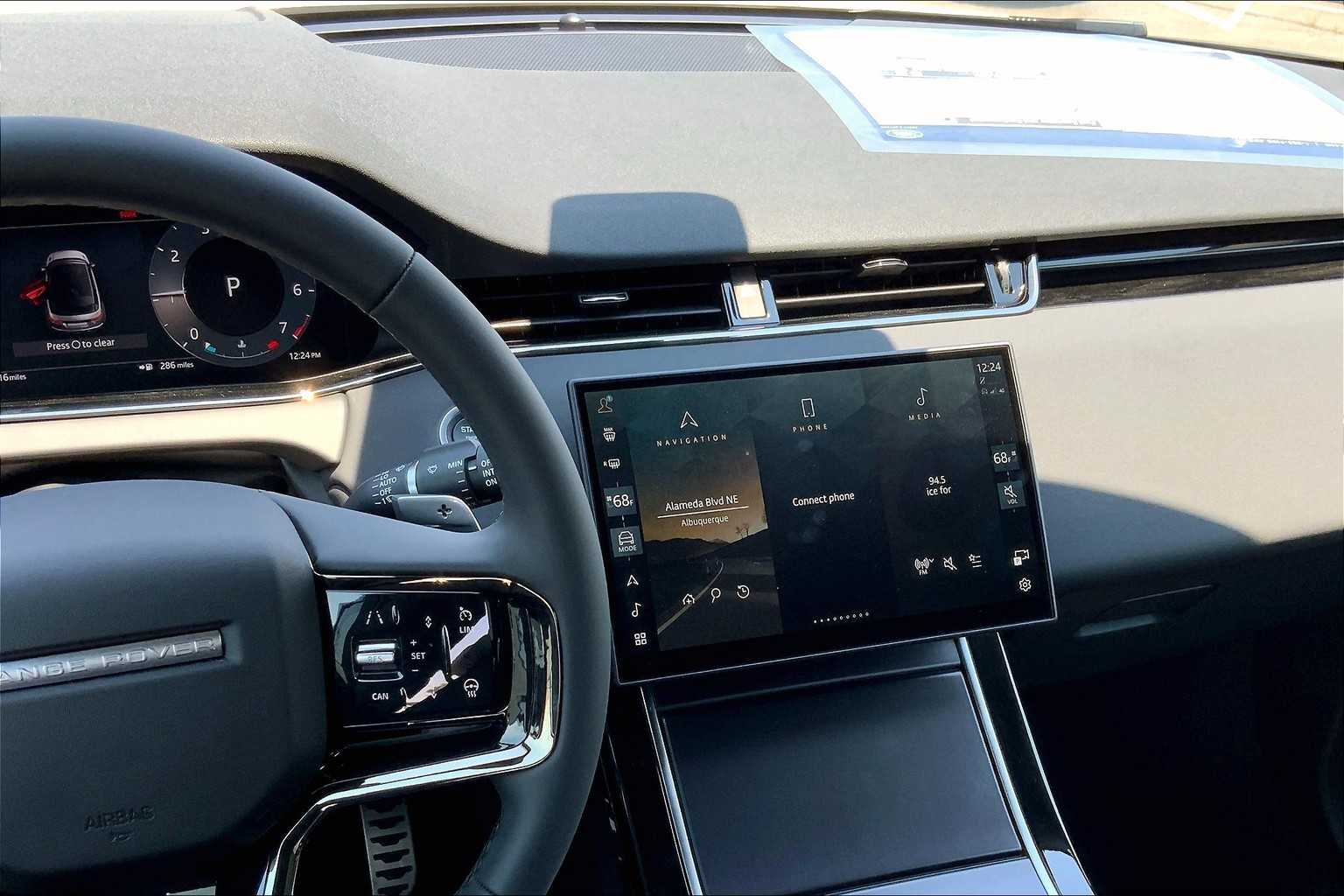 2026 Land Rover Range Rover Evoque Dynamic SE photo 5