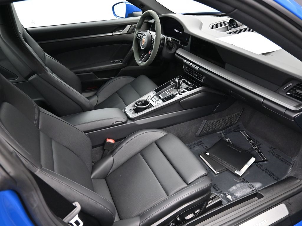 2025 Porsche 911 photo 8