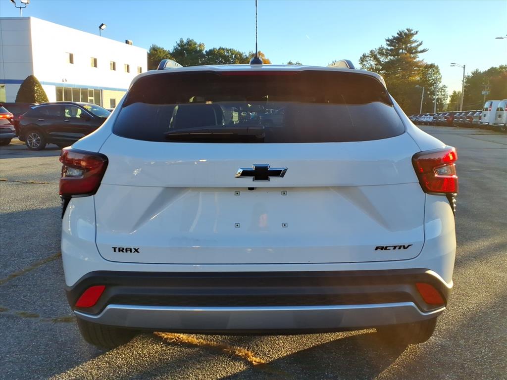 2025 Chevrolet Trax LT photo 4
