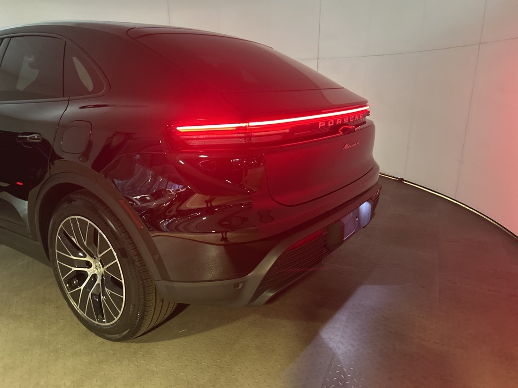 2025 Porsche Macan Electric 4 photo 25