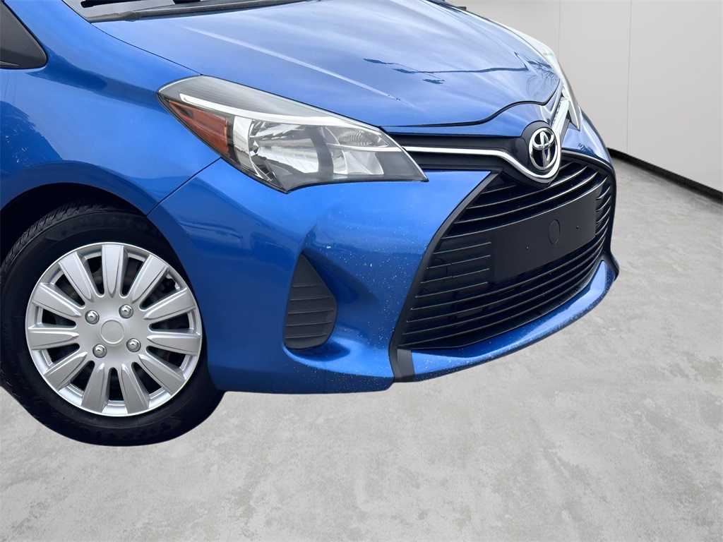 2017 Toyota Yaris SE photo 3
