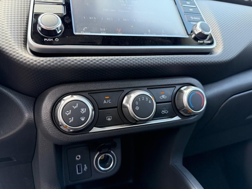2025 Nissan Kicks Play S photo 4