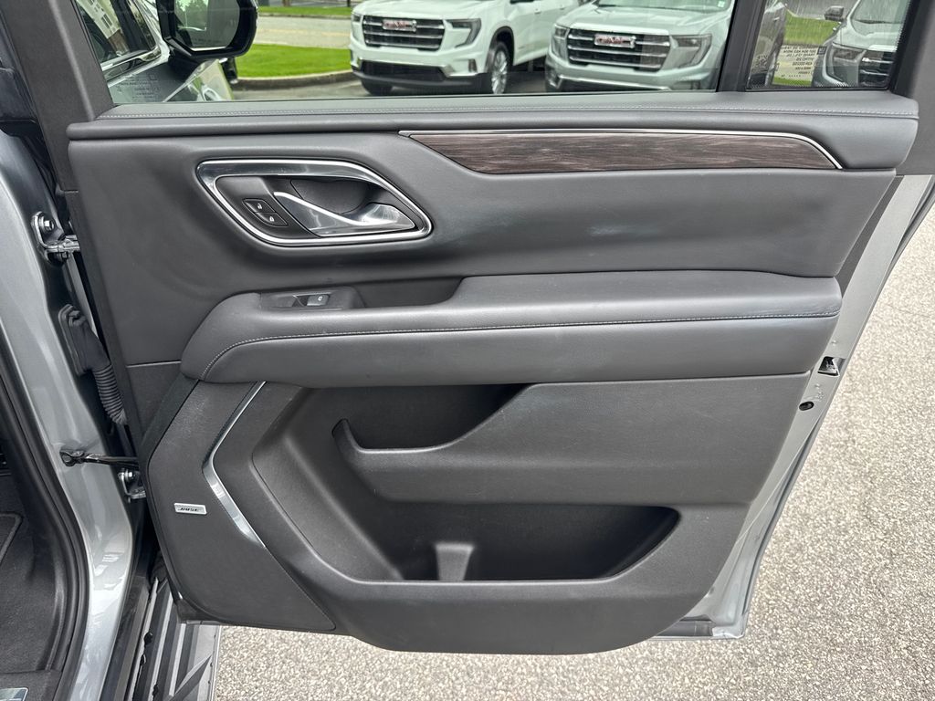 2024 Chevrolet Suburban LT photo 16
