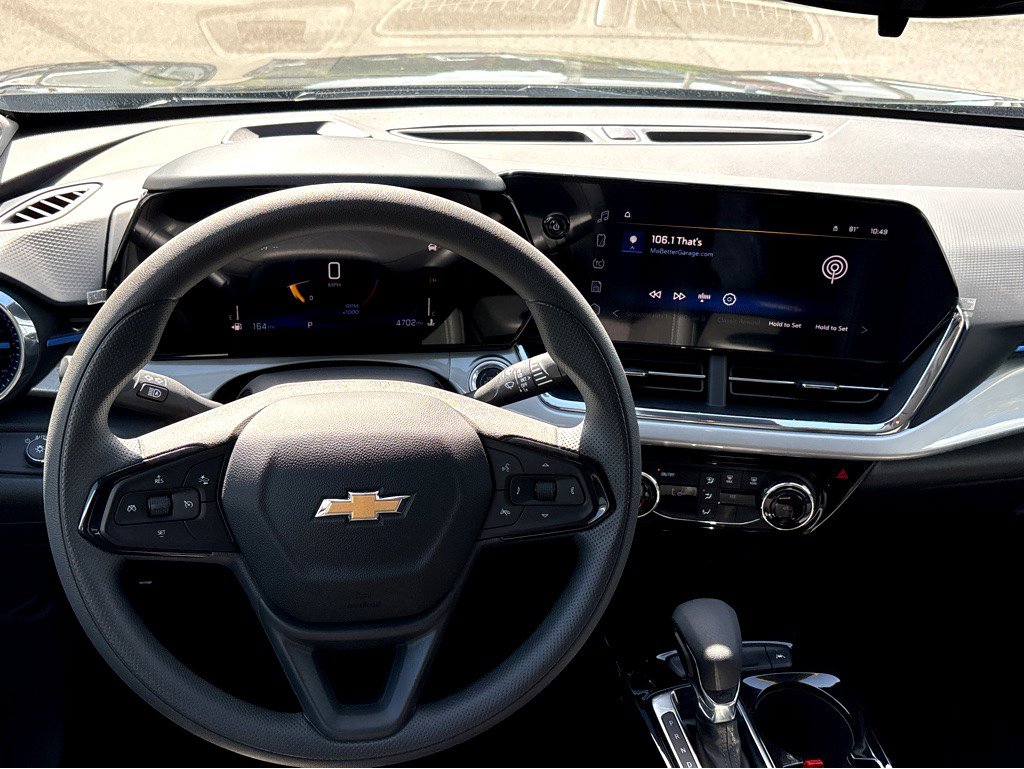 2025 Chevrolet Trax LT photo 4