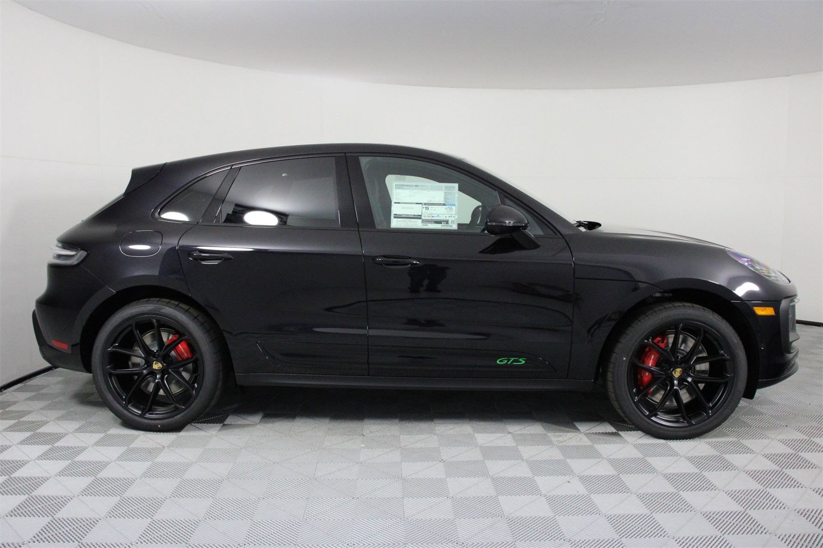 2025 Porsche Macan GTS photo 7