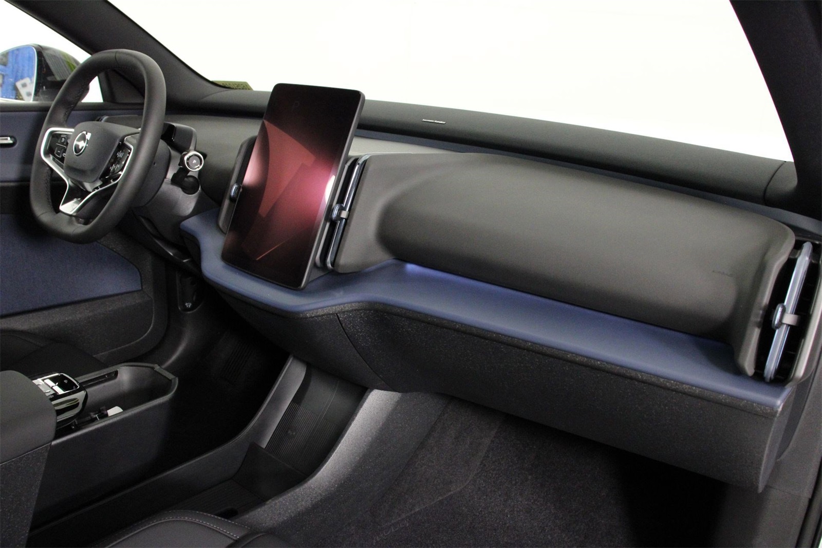 2025 Volvo EX30 Plus photo 7