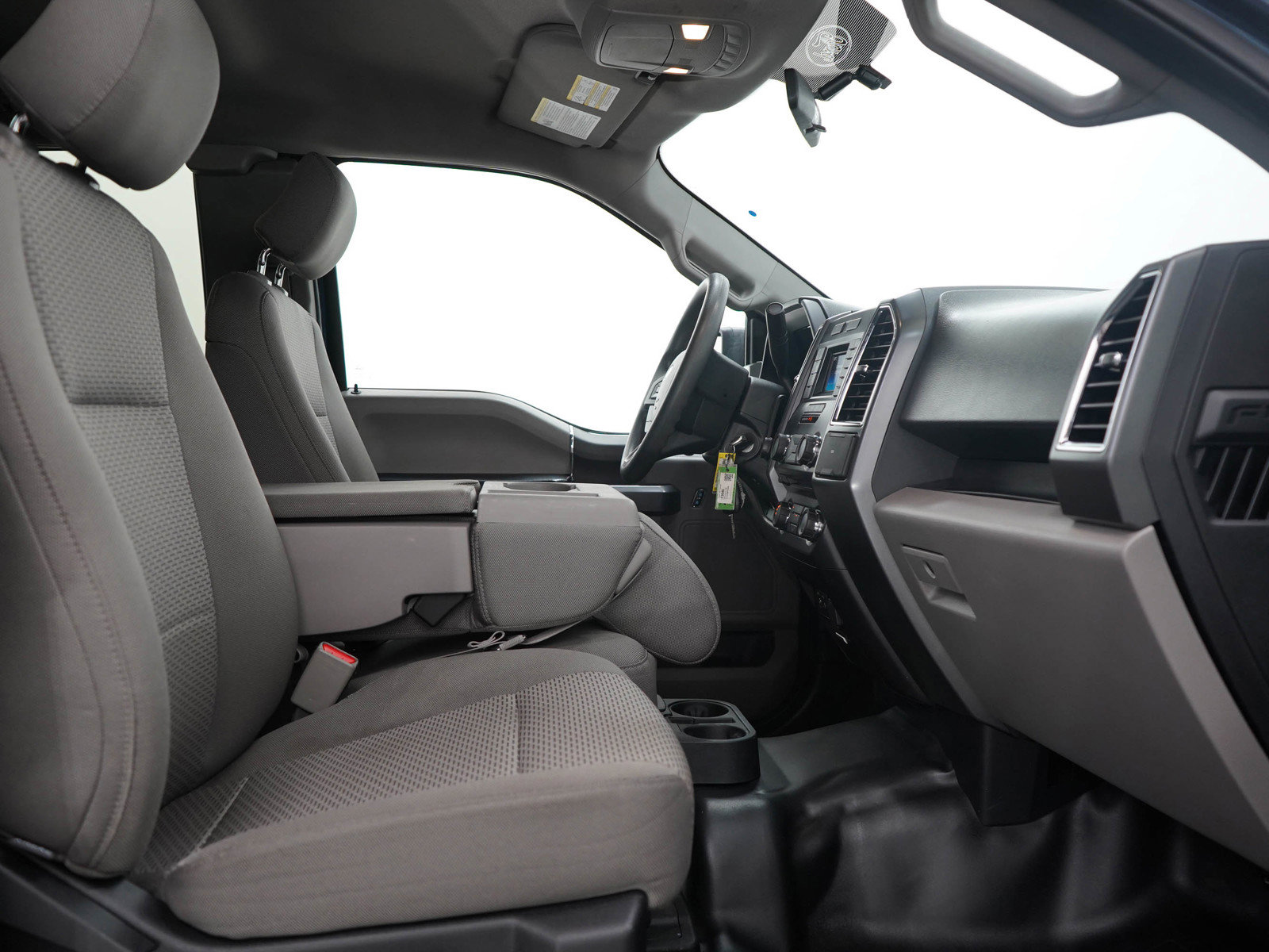 2015 Ford F-150 XLT photo 7