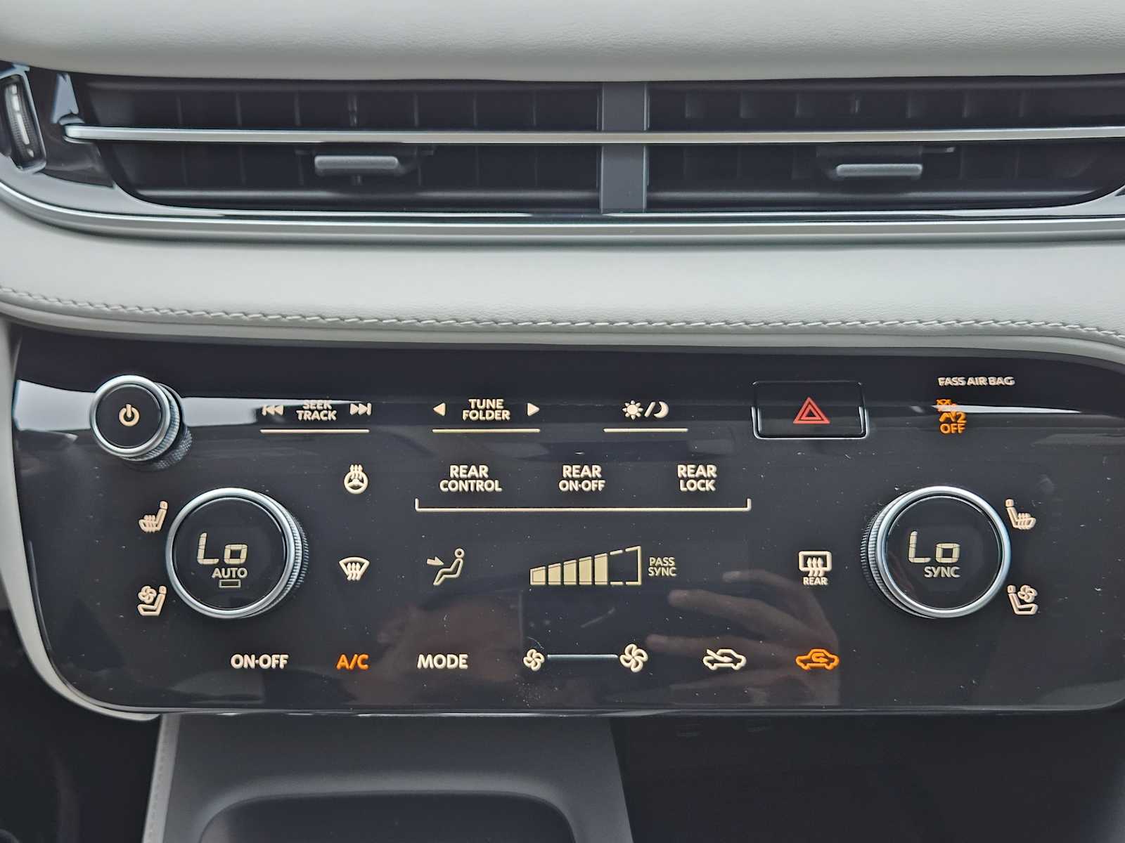 2026 Infiniti QX60 Luxe photo 13