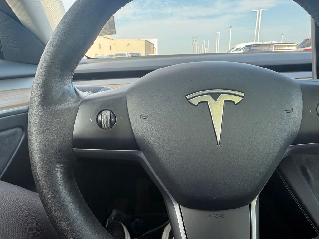 2021 Tesla Model 3 Standard Range Plus photo 21