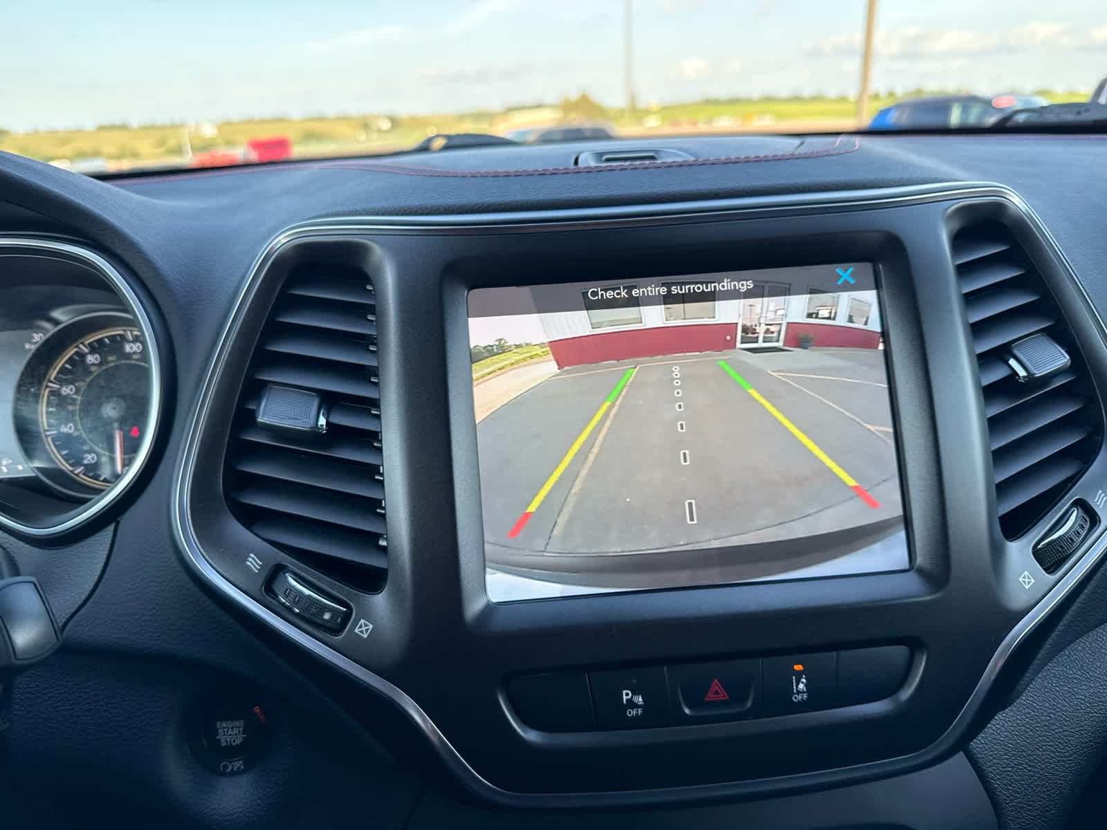 2022 Jeep Cherokee Trailhawk photo 25