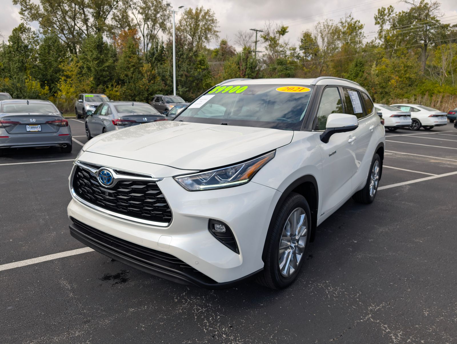 2021 Toyota Highlander Hybrid Limited photo 2