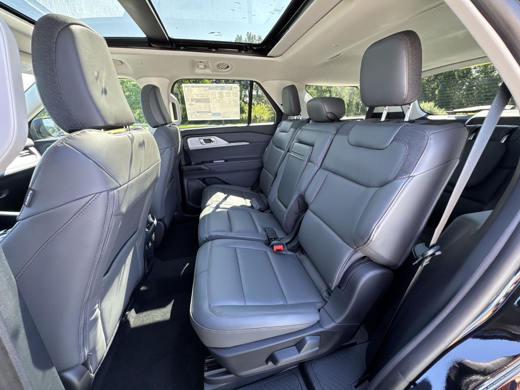 2025 Ford Explorer photo 23