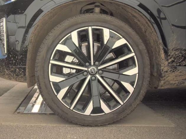 2025 Volvo XC90 Plus photo 5