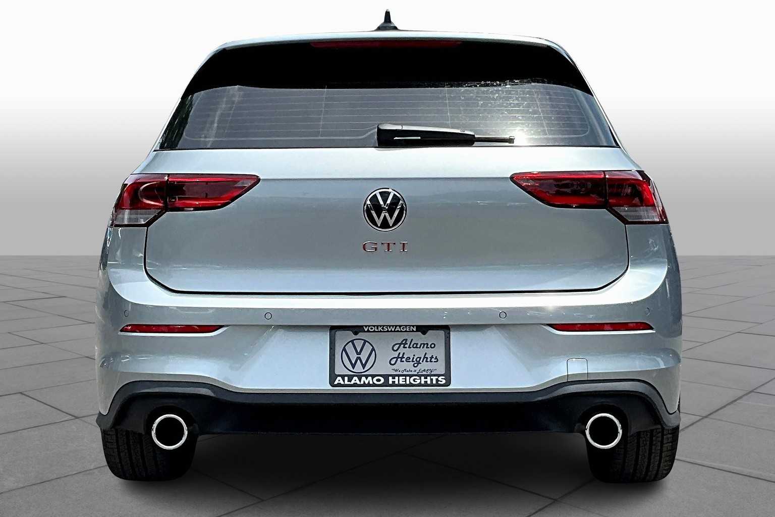 2025 Volkswagen Golf GTI SE photo 4