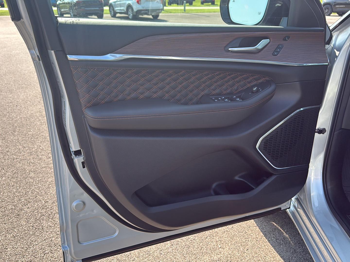 2025 Jeep Grand Cherokee L Summit photo 18