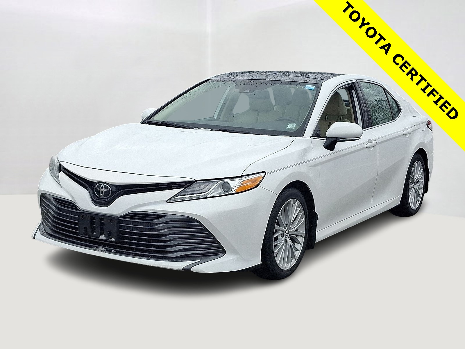 2020 Toyota Camry XLE's photo