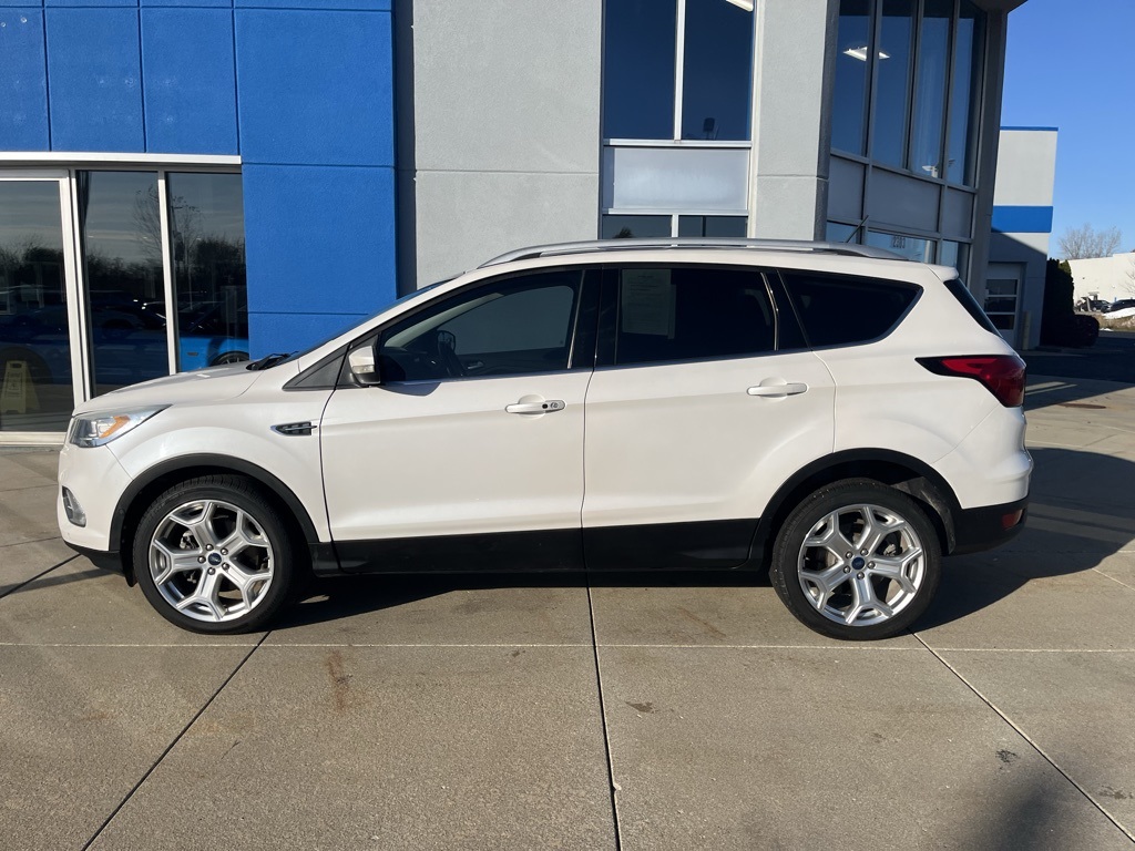 2019 Ford Escape Titanium photo 2