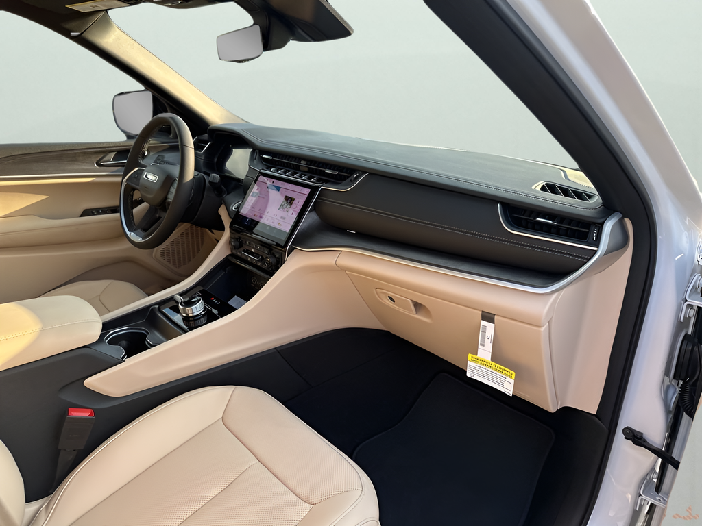 2025 Jeep Grand Cherokee Limited photo 11