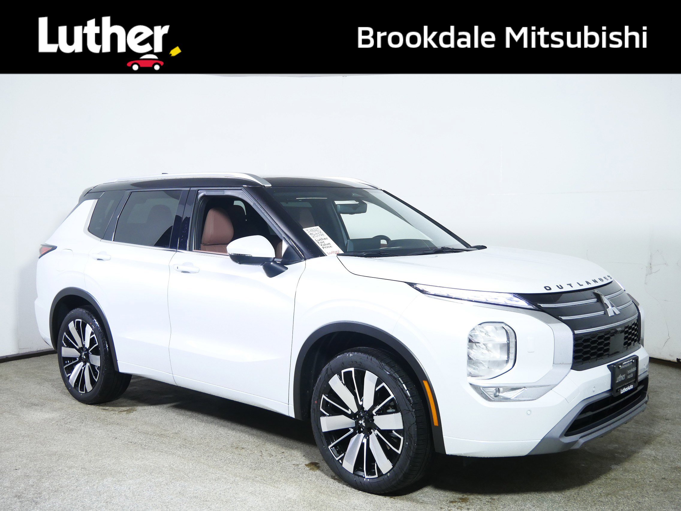 2025 Mitsubishi Outlander SEL's photo