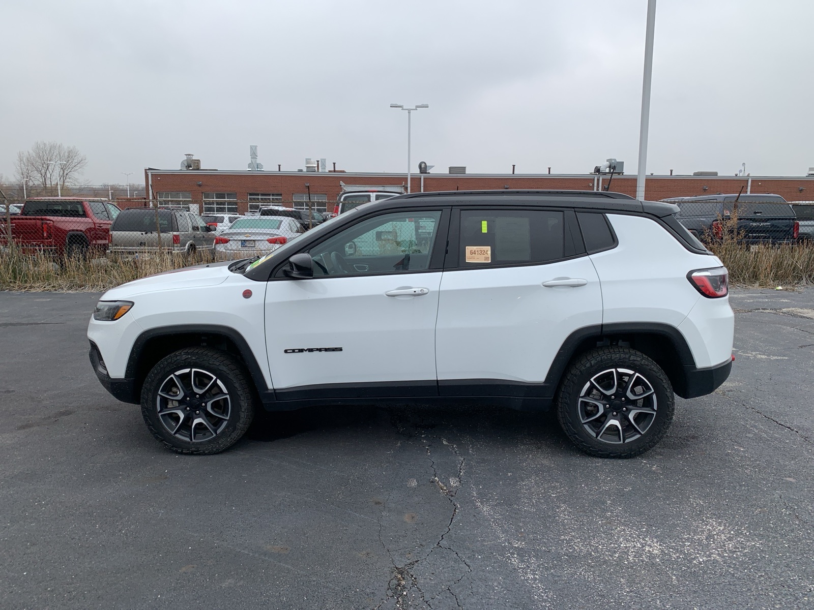 2024 Jeep Compass Trailhawk photo 2