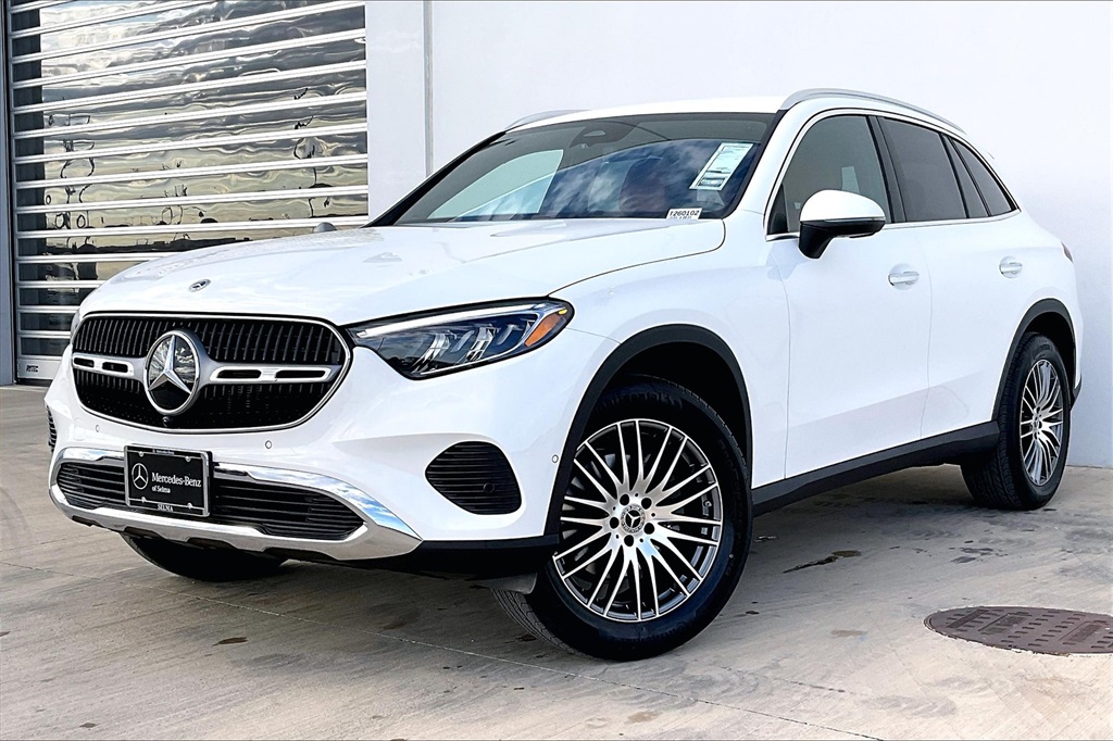 2026 Mercedes Benz GLC 300 photo 2