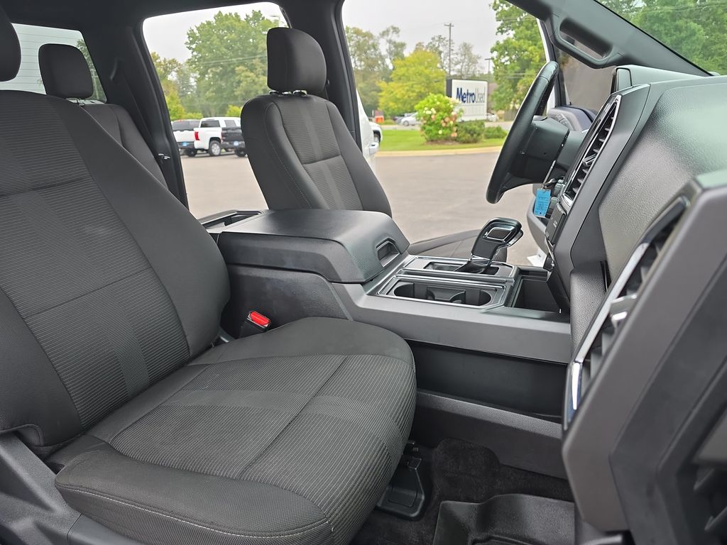2015 Ford F-150 XLT photo 8
