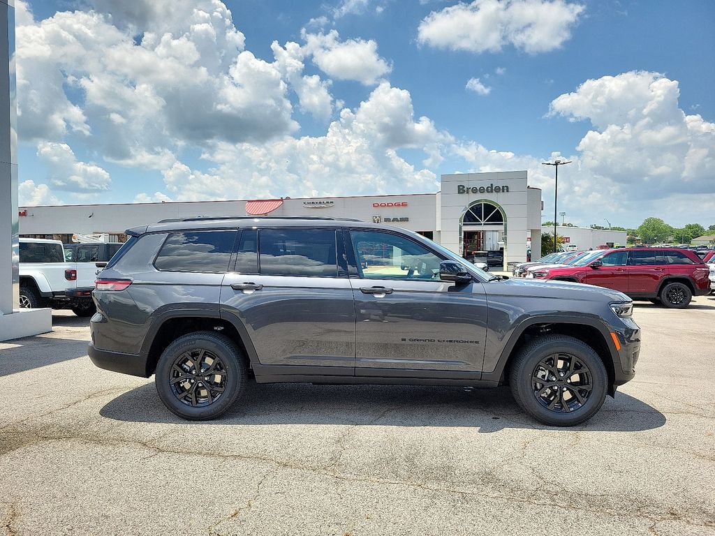 2025 Jeep Grand Cherokee Altitude X photo 2