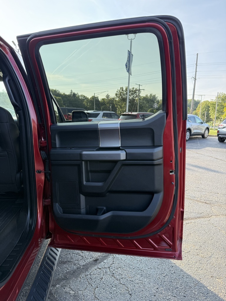 2015 Ford F-150 XLT photo 16