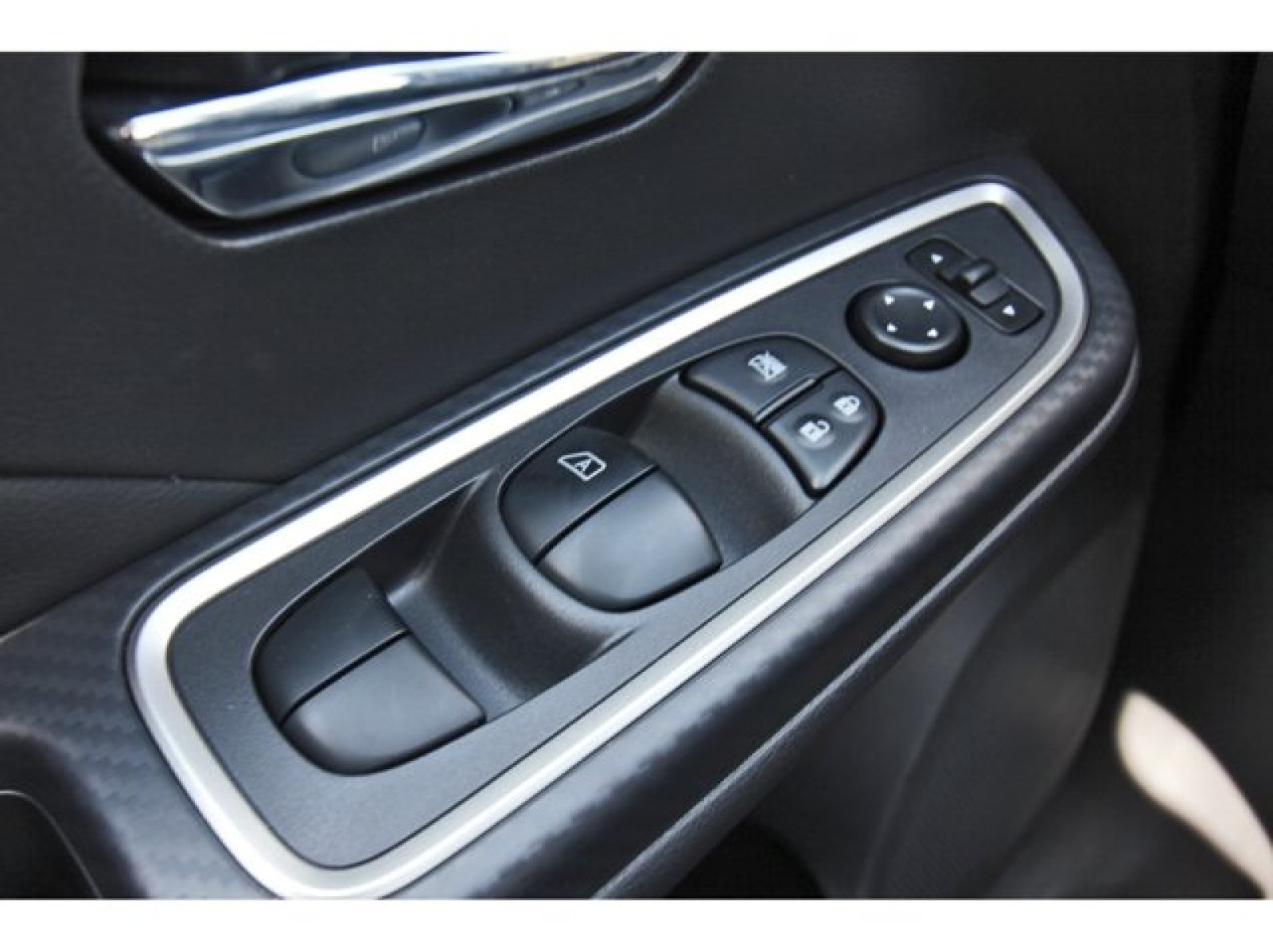 2025 Nissan Versa SR - 10