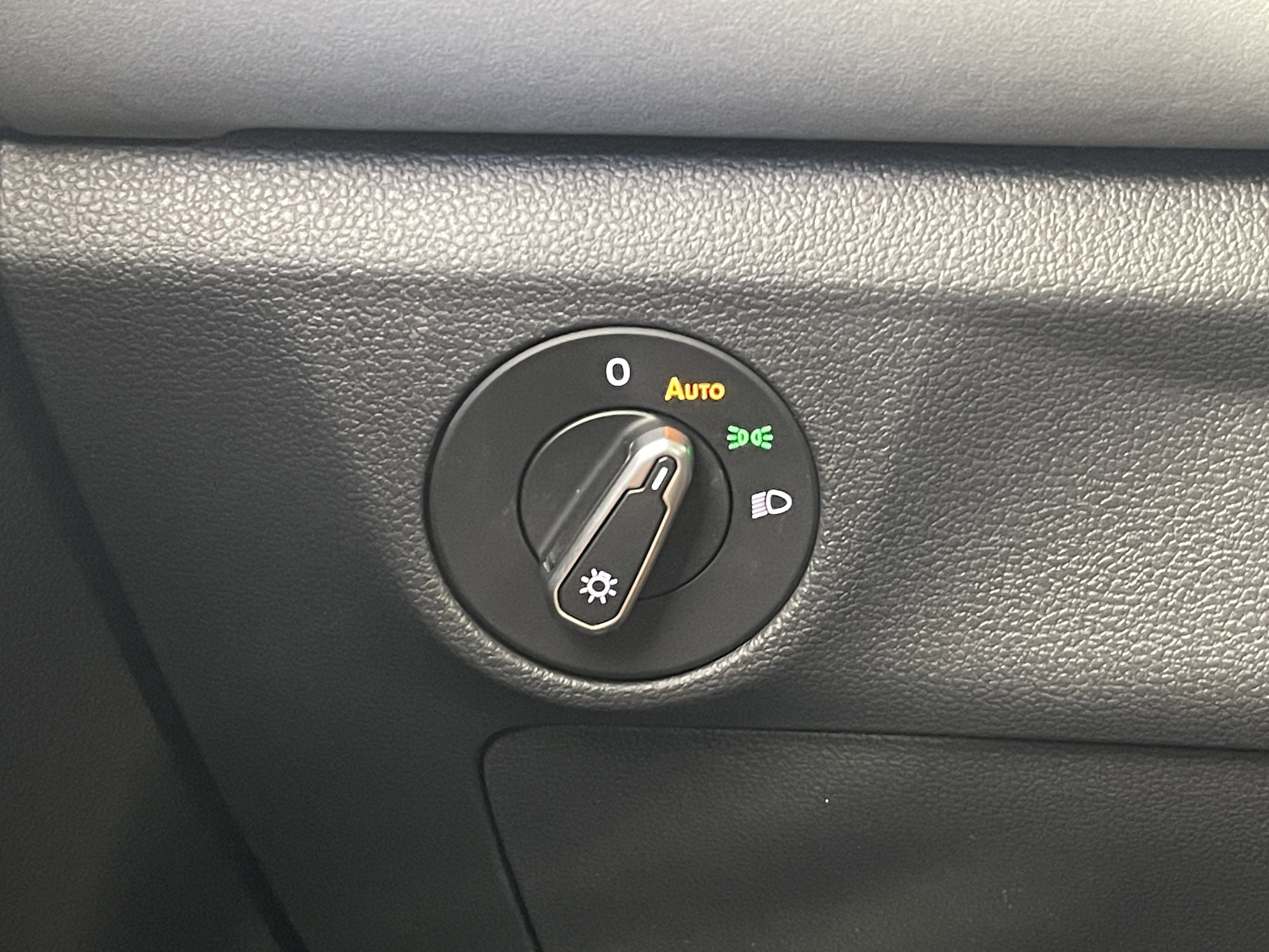 2025 Volkswagen Jetta 1.5T SE photo 4