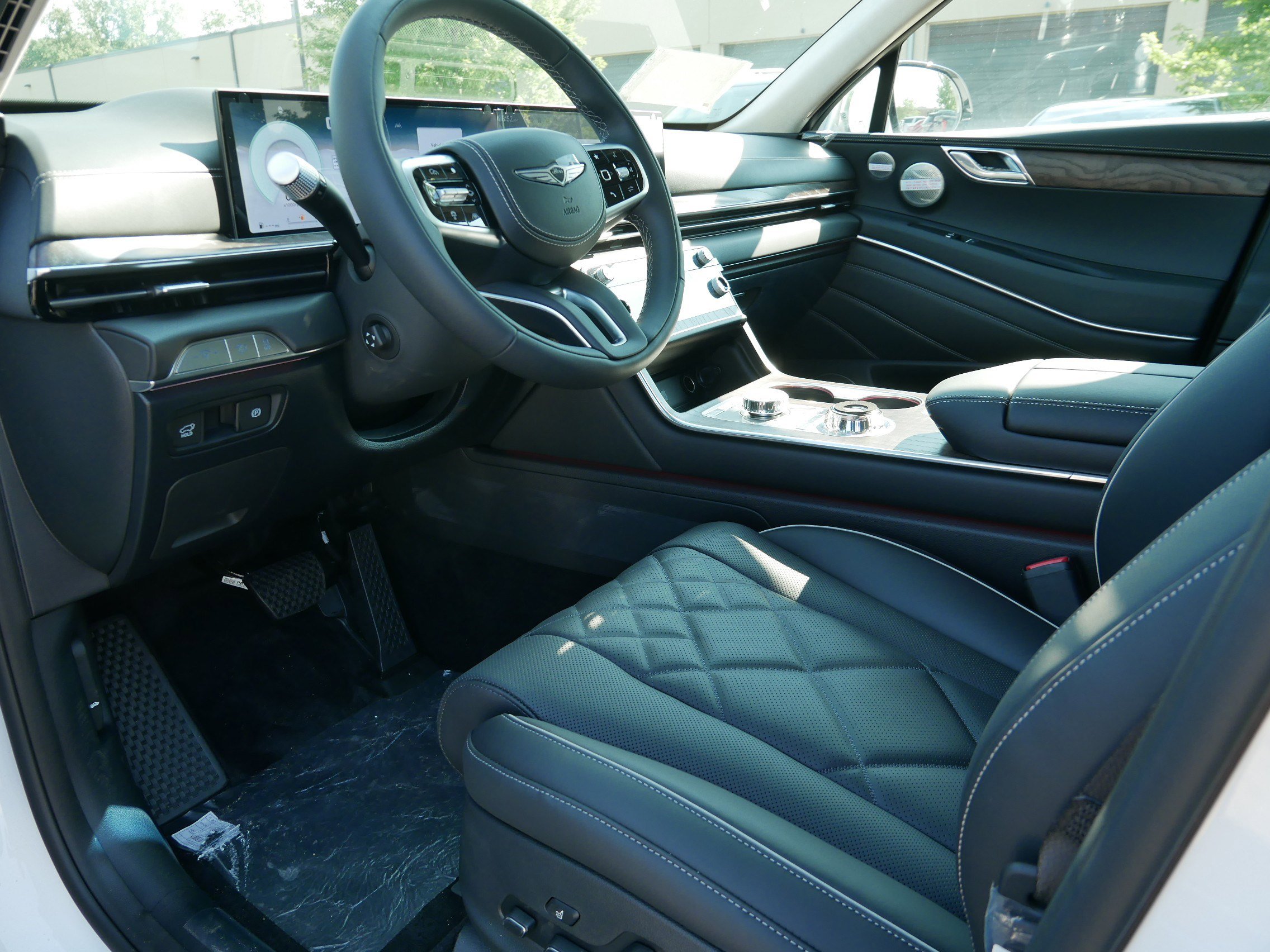 2025 Genesis GV80 Prestige AWD photo 3