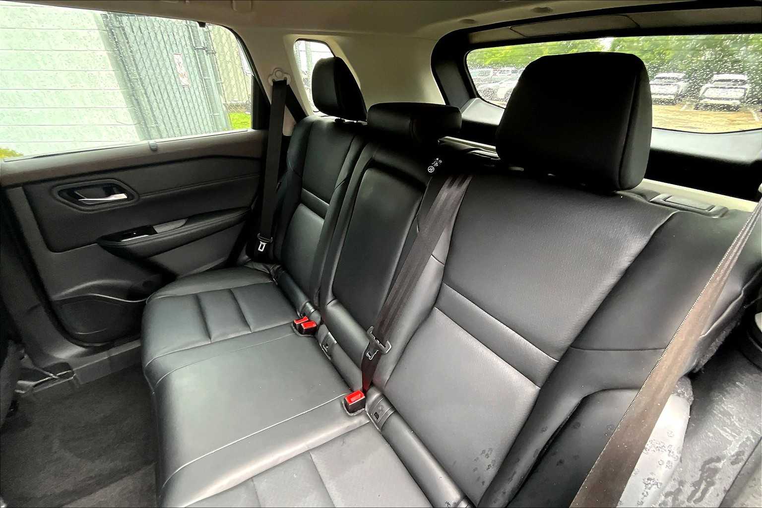 2022 Nissan Rogue SV photo 17