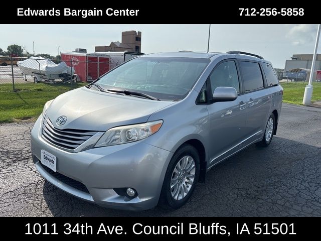 2015 Toyota Sienna XLE Premium photo 4