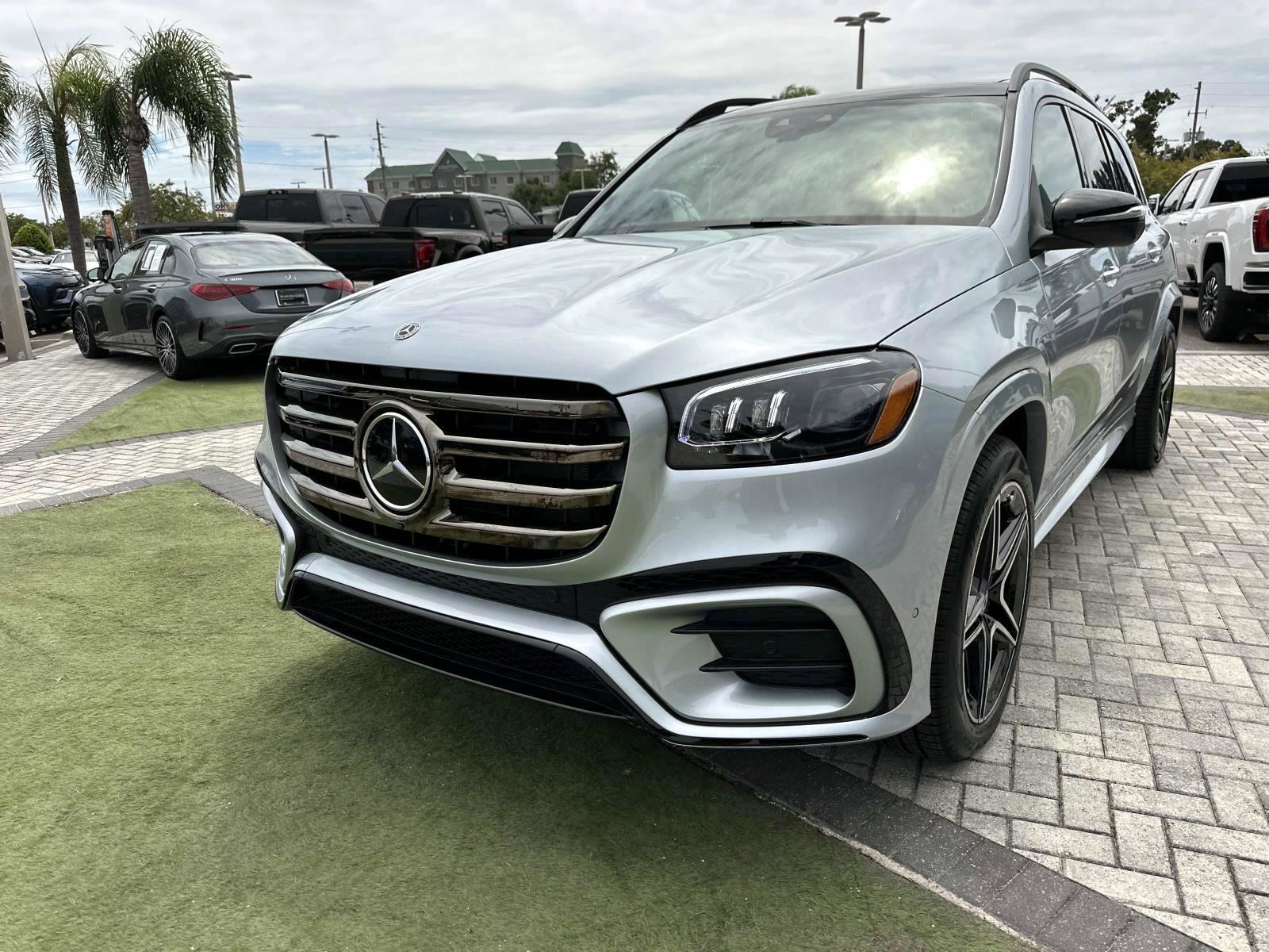 2026 Mercedes Benz GLS 450 4MATIC photo 8