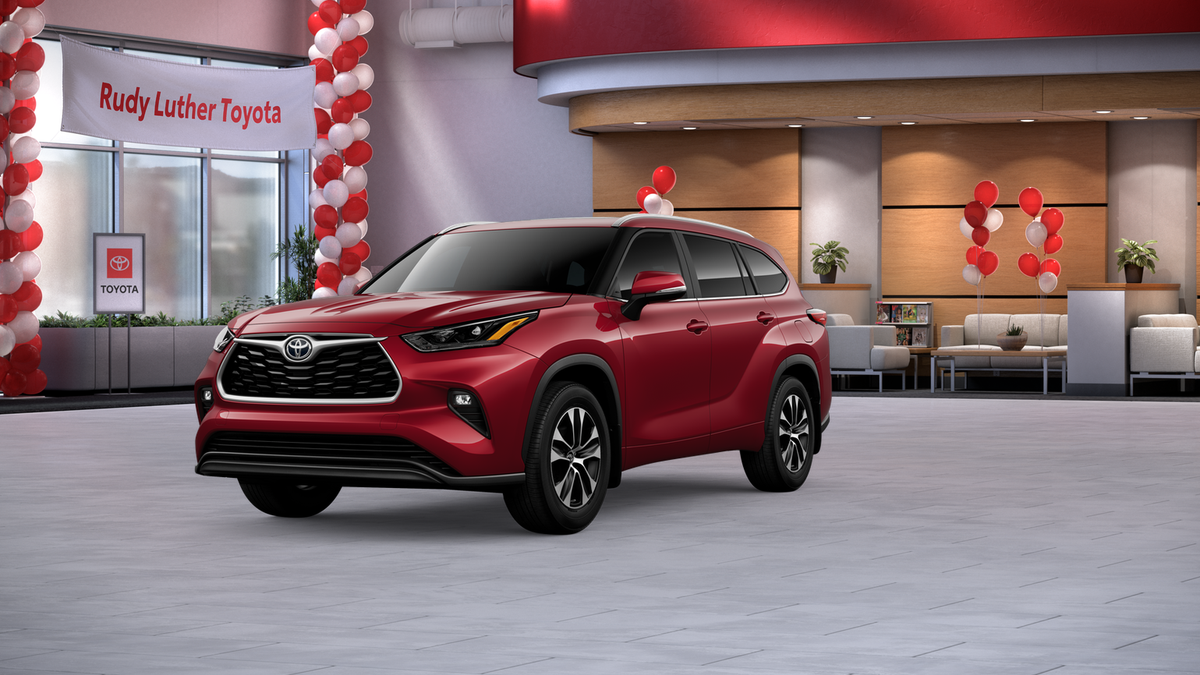 2026 Toyota Highlander XLE's photo