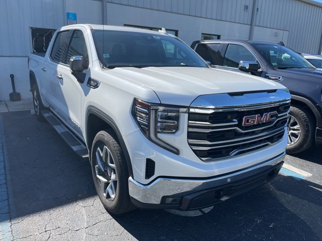 2024 GMC Sierra SLT's photo