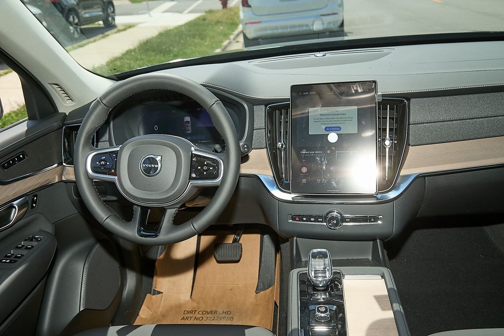 2025 VOLVO XC90 - Image 24
