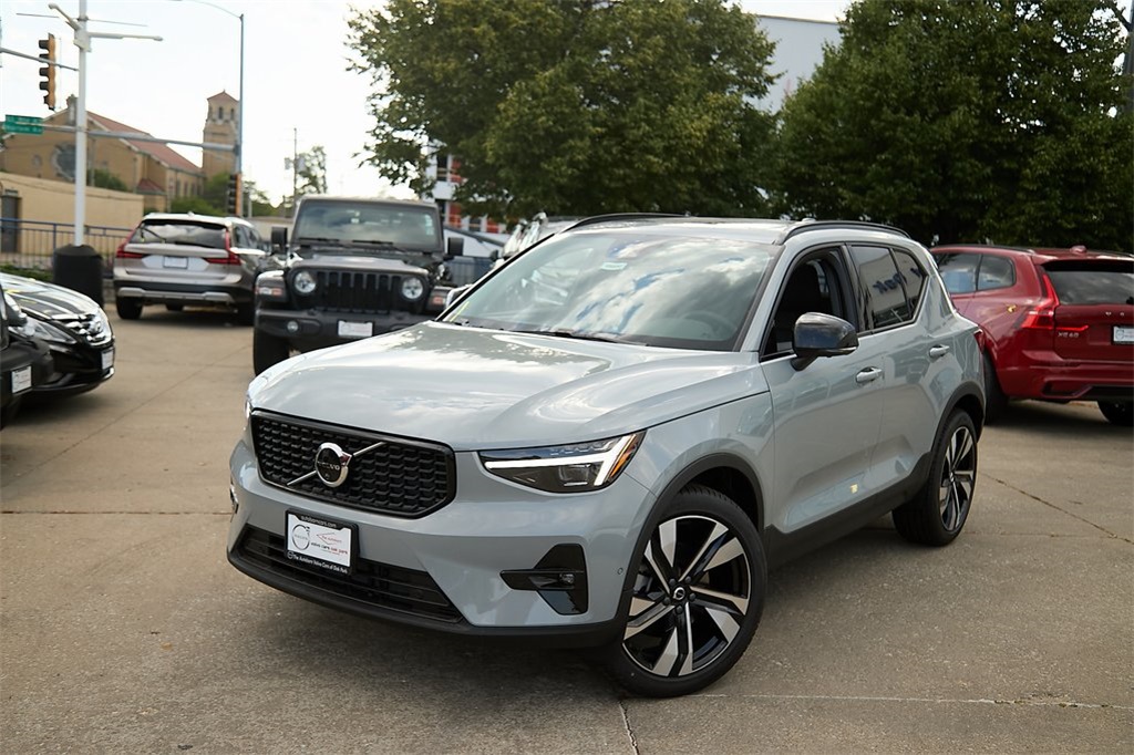2025 Volvo XC40 Plus's photo