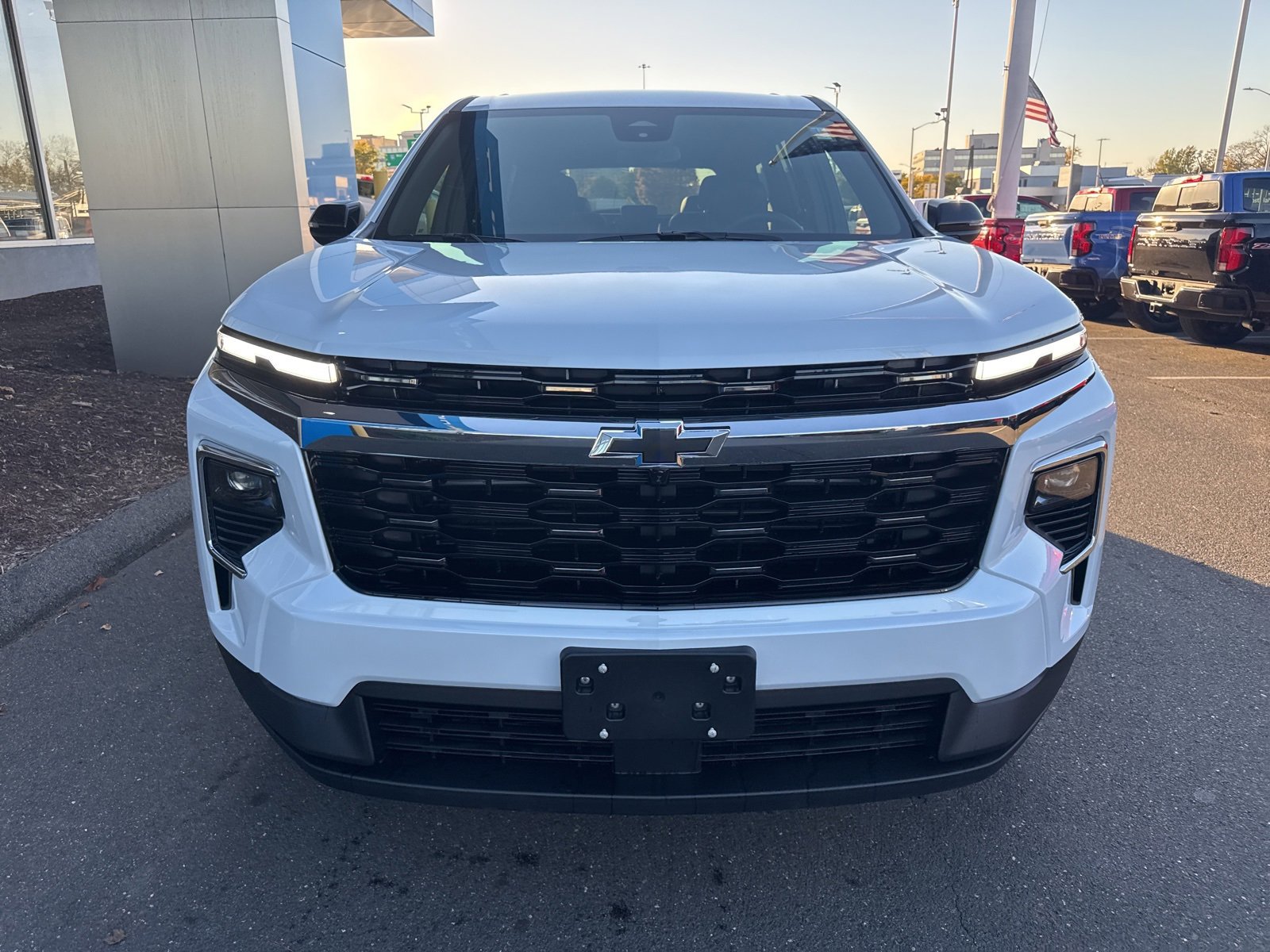 2026 Chevrolet Traverse 2LT photo 2