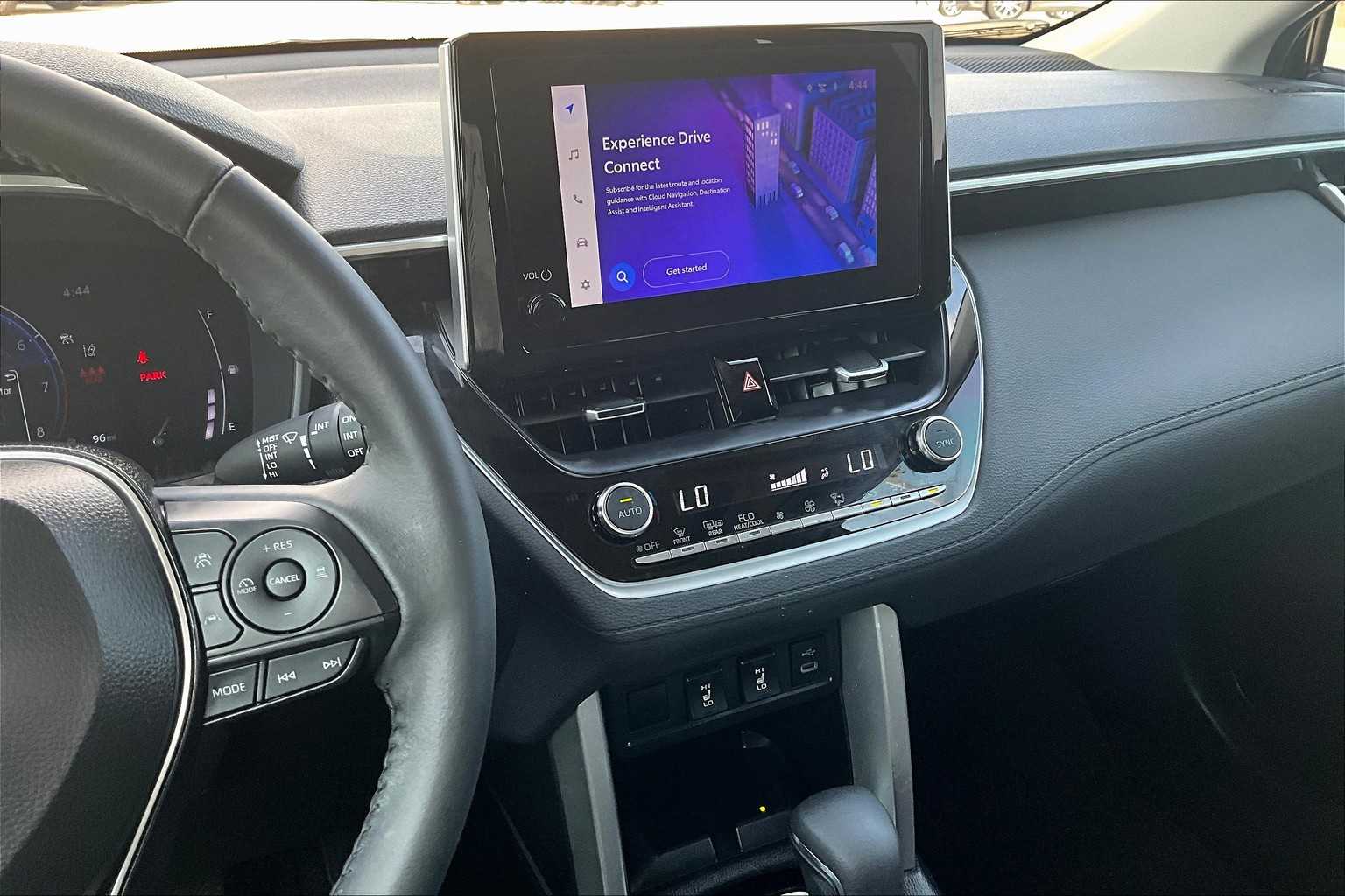 2024 Toyota Corolla Cross XLE photo 6