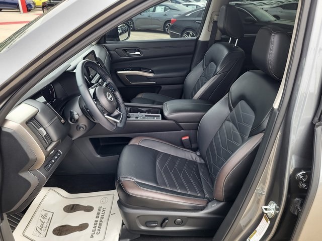 2024 Nissan Pathfinder Platinum photo 13
