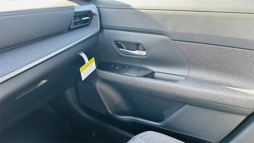 2026 Nissan Kicks SV photo 21