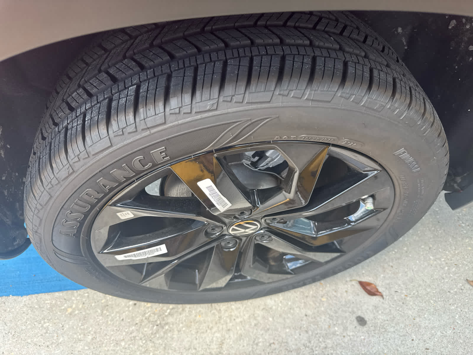 2024 Volkswagen Taos SE photo 11