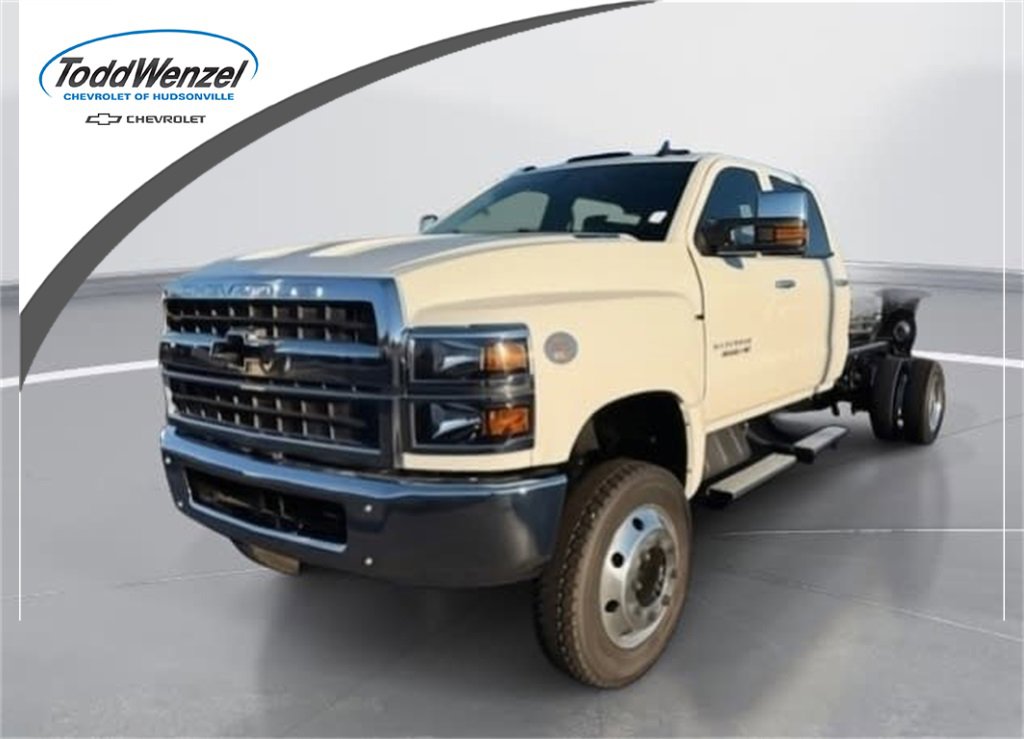 2024 Chevrolet Silverado 4500 Medium Duty Chassis Cab Work Truck's photo
